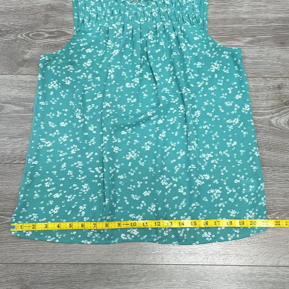 Elle Sleeveless Floral Blouse Back Keyhole Opening with Tie M - Picture 9 of 15